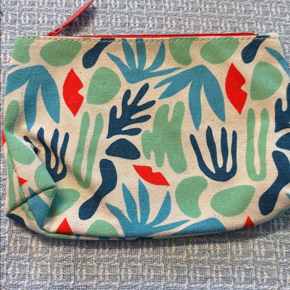 Ipsy Force of Nature Pouch with Red Interior - Picture 2 of 5